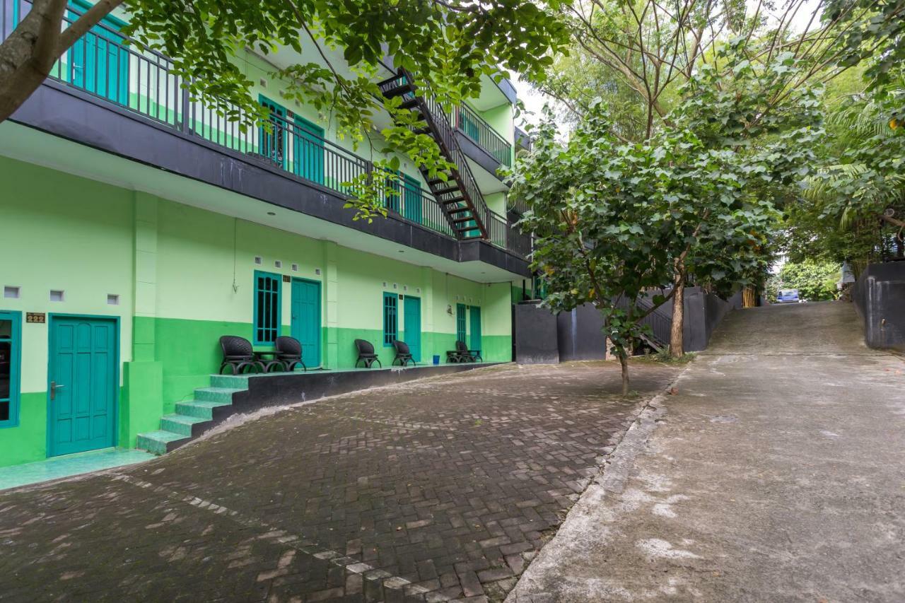 Super Oyo 754 Nur Aziziah Guest House Syariah Balikpapan (Borneo) Exterior foto