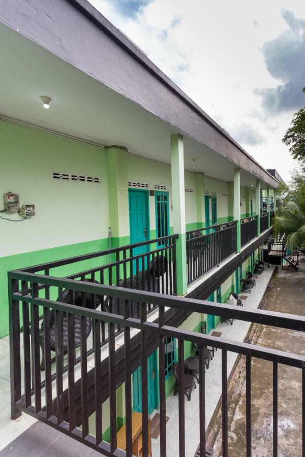 Super Oyo 754 Nur Aziziah Guest House Syariah Balikpapan (Borneo) Exterior foto